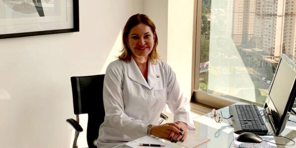 Dermatologista Dra. Sandra Garcia faz consultas clínicas, cirúrgicas e de estética médica