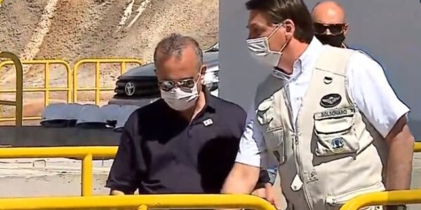 Bolsonaro inaugura trecho da transposição do Rio São Francisco, no CE