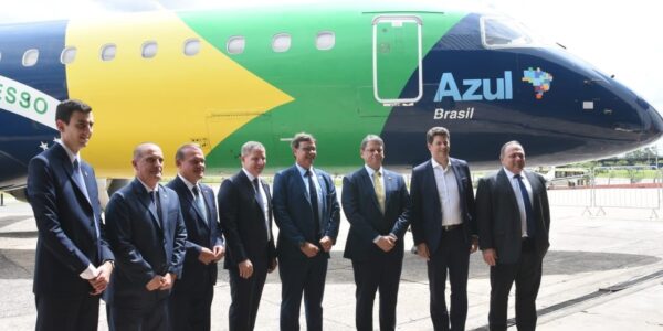 Vacina contra Covid-19 será transportada gratuitamente pela Azul Linhas Aéreas no Brasil