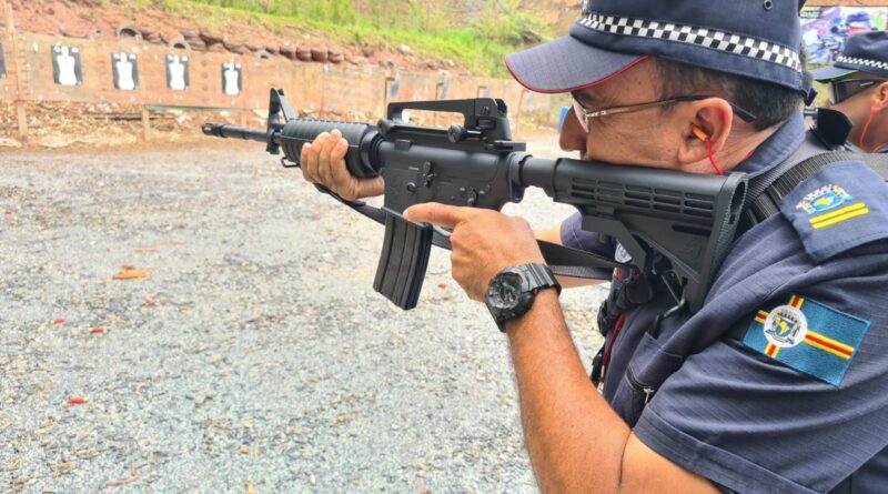 GM de Santana de Parnaíba é treinada para usar fuzis 556