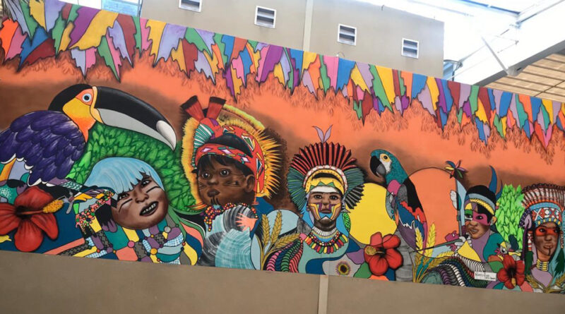 Alpha Square Mall traz exposição em comemoração ao Dia do Índio com obras de artista descendente da aldeia Pataxó