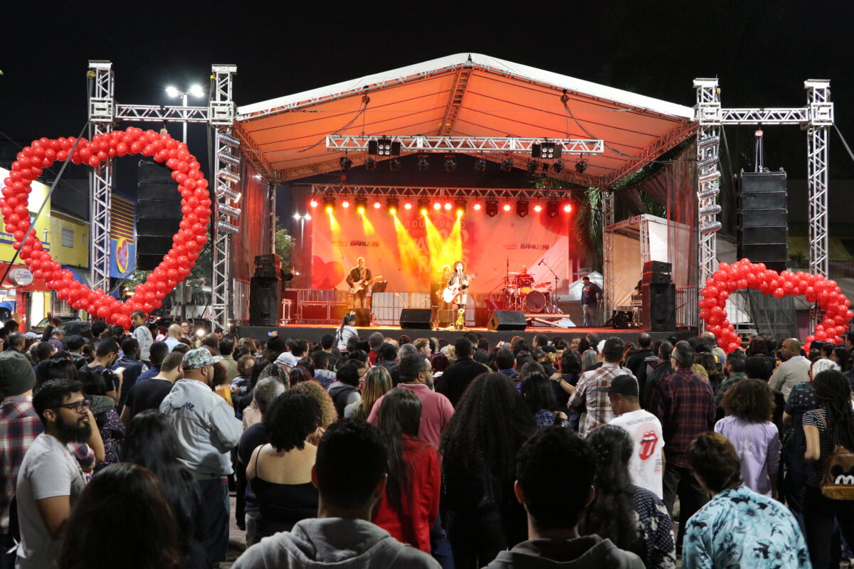 Boulevard dos Namorados, em Barueri, terá shows de Zeca Baleiro e Claudio Zoli