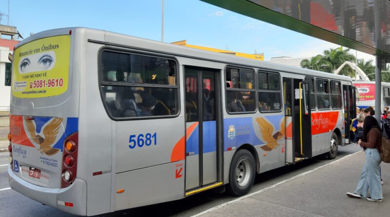 Em Barueri, ônibus passam a circular com desembarque pela porta traseira