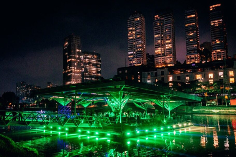 Floating Bar: São Paulo recebe bar flutuante da Heineken no Rio Pinheiros até o dia 29