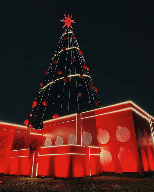 Parque Villa-Lobos inaugura árvore de Natal de 50 metros de altura