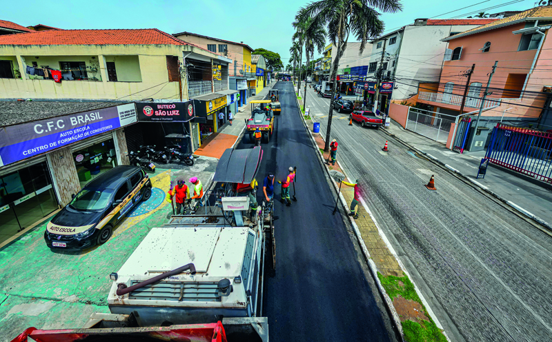 Alphaville e Jardim São Luís recebem obras de pavimentação