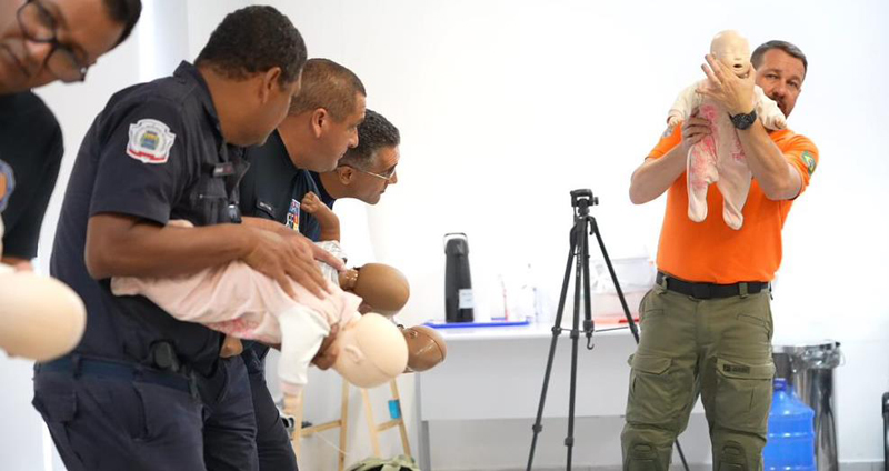 Guarda Municipal de Barueri salva bebê de 7 dias de engasgamento