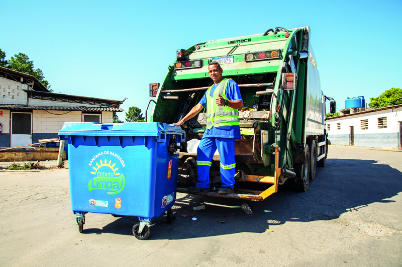 Santana de Parnaíba instala novas lixeiras para evitar o descarte irregular de lixo