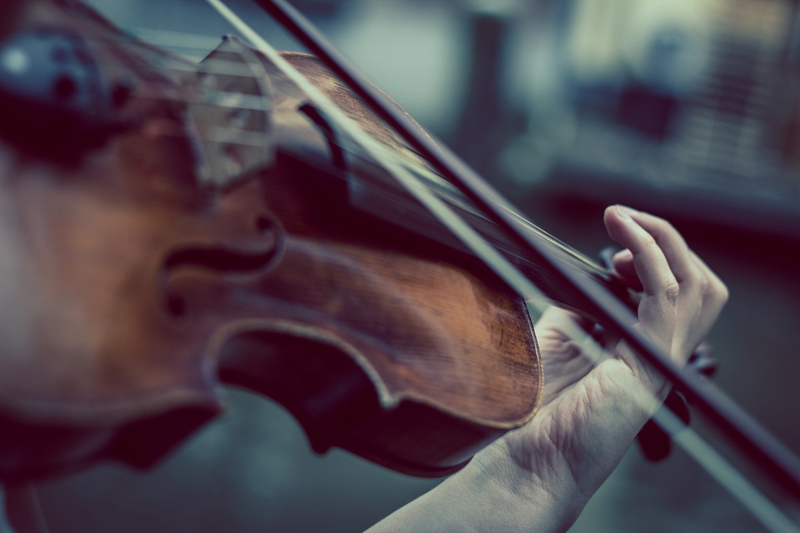 Dia das Mães: Centro Comercial Alphaville promove 3 apresentações de violino