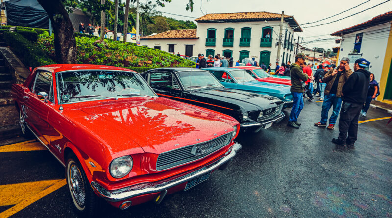 Antigomobilismo de Santana de Parnaíba homenageia os 60 anos do Mustang
