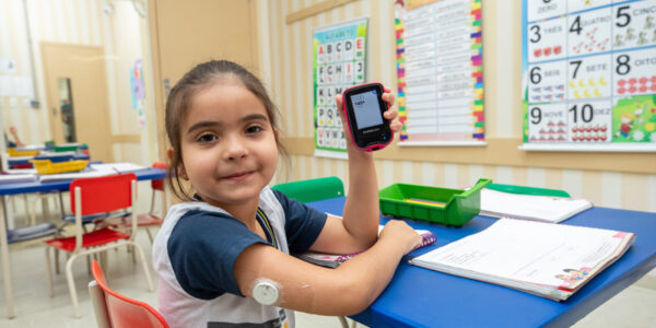 Santana de Parnaíba fornece sensor para monitorar glicose de alunos com diabetes tipo 1