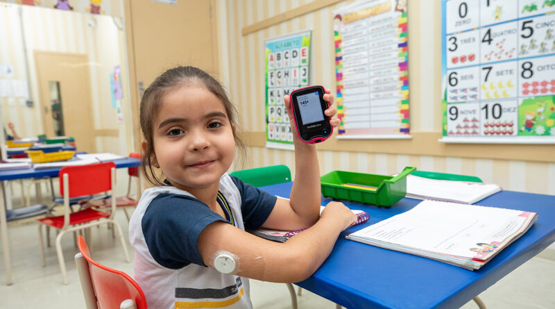 Santana de Parnaíba fornece sensor para monitorar glicose de alunos com diabetes tipo 1