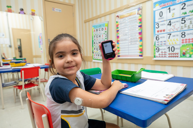 Santana de Parnaíba fornece sensor para monitorar glicose de alunos com diabetes tipo 1