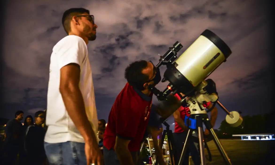 Cometa do Século poderá ser visto no Brasil neste domingo, 13