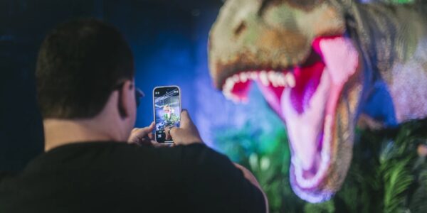 Jurassic World by Brickman: exposição tem 6 milhões de peças Lego