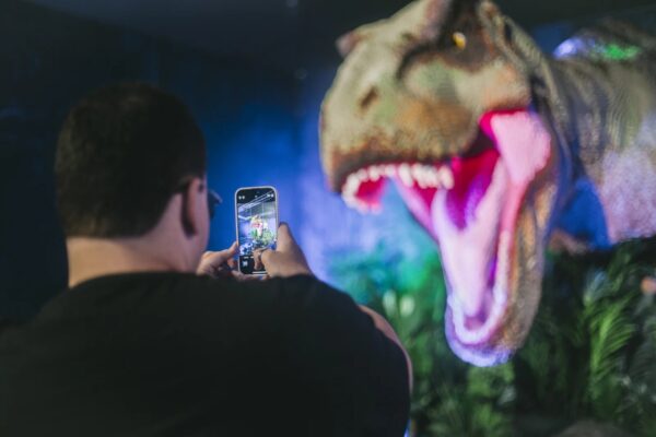 Jurassic World by Brickman: exposição tem 6 milhões de peças Lego