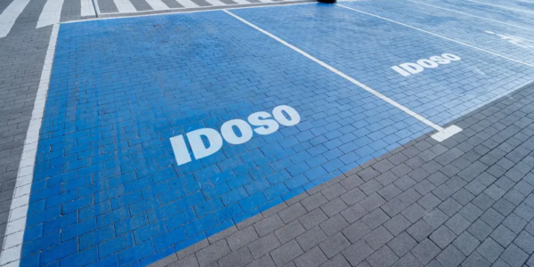 Credencial de estacionamento para idoso e PCD ganha versão digital