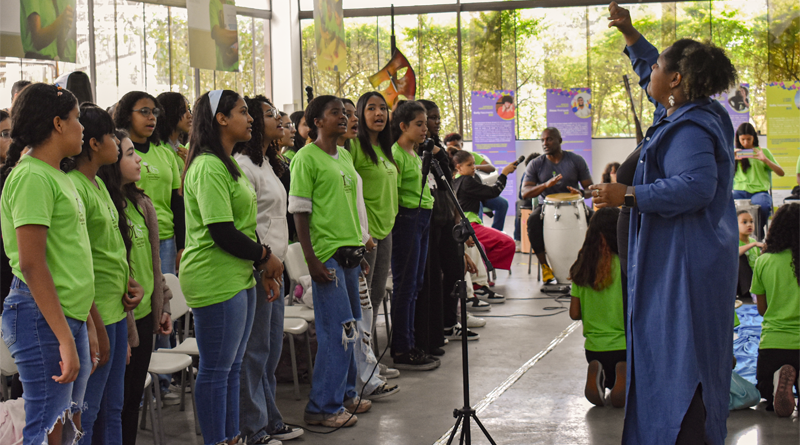 Instituto Cacau Show celebra 15 anos com musical em Barueri