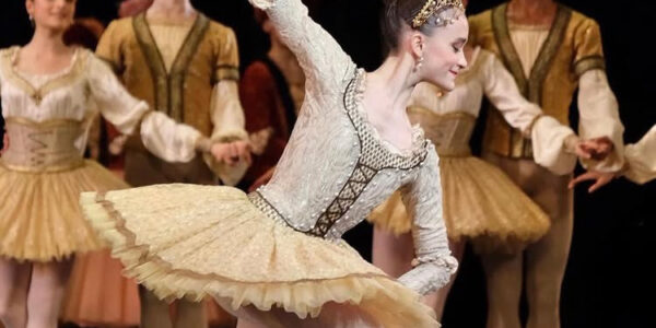 Bailarina brasileira é contratada pela Ópera de Paris até se aposentar
