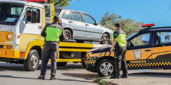 Barueri intensifica o recolhimento de veículos abandonados na cidade