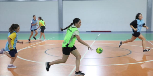 Aulas das Escolas de Esportes retornam nos 48 polos de Barueri
