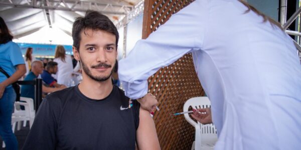Vacina da dengue: Saúde amplia idade para receber imunizante