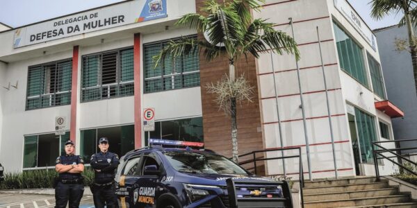 GCM e DDM de Parnaíba prendem motorista de app por suspeita de condutas ilícitas contra menores