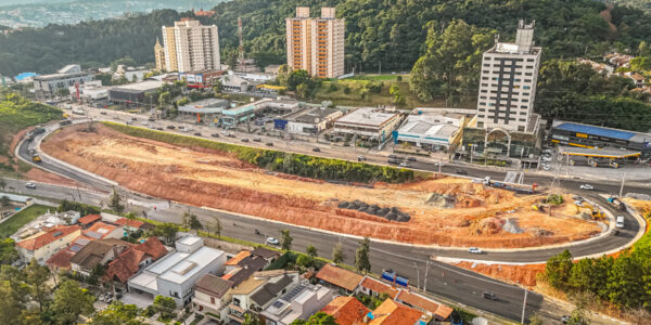 Obra de alargamento é liberada na Yojiro Takaoka, em Alphaville