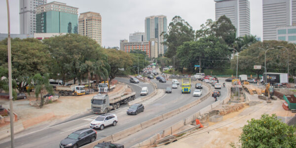 Obras na Castello vão alterar faixa da Al. Rio Negro até janeiro