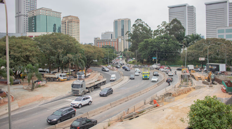 Obras na Castello vão alterar faixa da Al. Rio Negro até janeiro