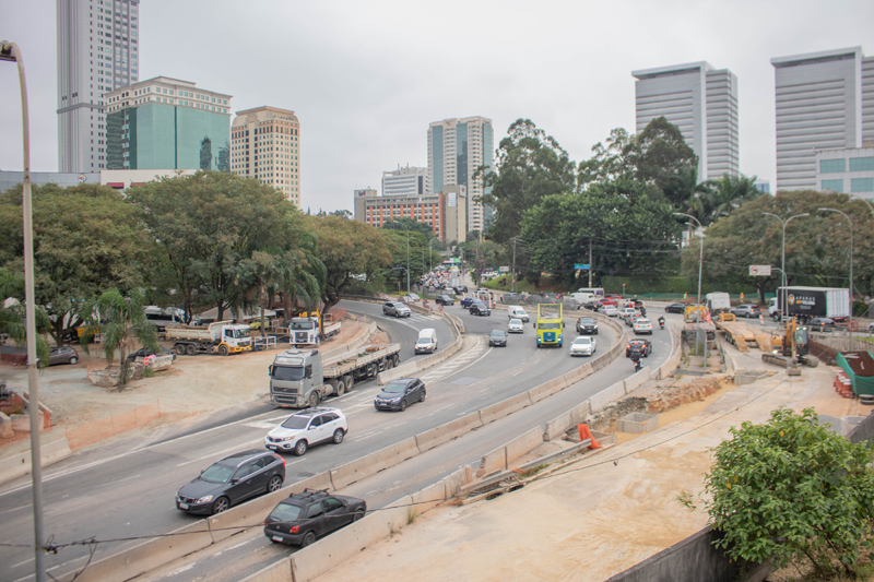 Obras na Castello vão alterar faixa da Al. Rio Negro até janeiro