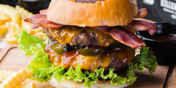 Killer Burger chega a Alphaville: uma prisão onde o crime é matar a fome