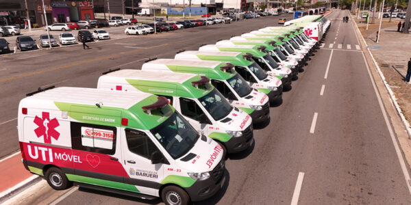 Barueri entrega 25 ambulâncias, entre elas UTIs móveis de alta tecnologia