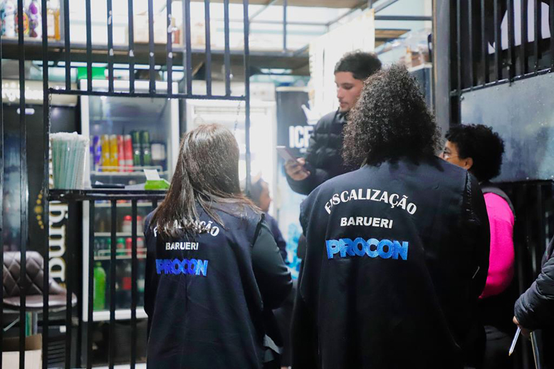 Procon Barueri orienta comerciantes de bebidas alcoólicas