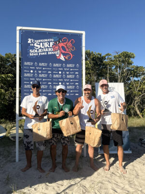 2º Surf Solidário do Maui Poke House doa pranchas no litoral