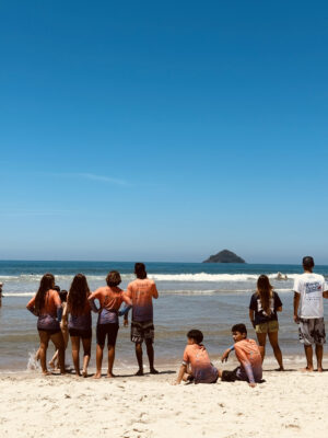 2º Surf Solidário do Maui Poke House doa pranchas no litoral