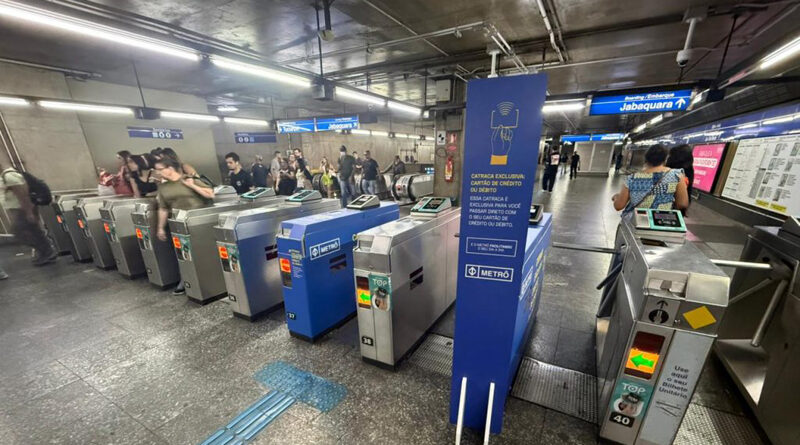 Metrô de SP passa a aceitar pagamento por aproximação