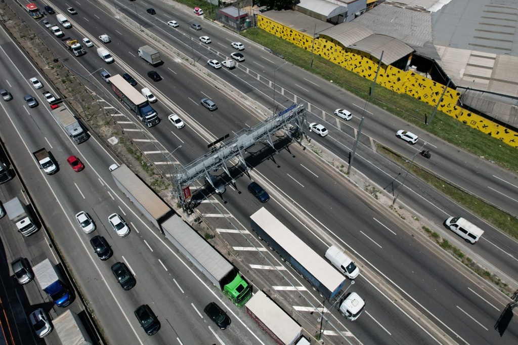 Free Flow começa a ser cobrado na Dutra, em SP, entre os km 231 ao 204