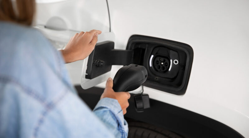 SP sanciona lei que permite instalação de carregadores de carros elétricos em condomínios