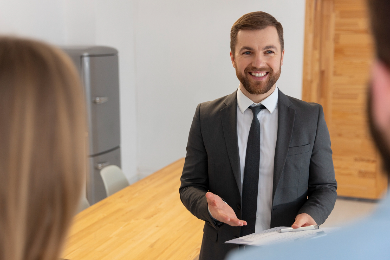 Santander abre 245 vagas com salário a partir de R$ 7 mil