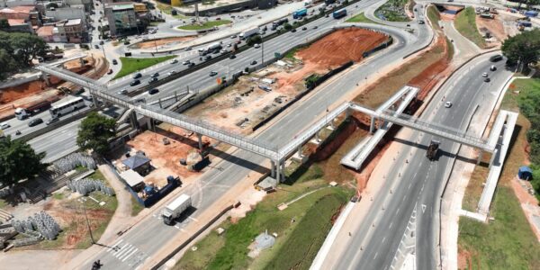 Passarela no km 26 da Castello Branco é liberada para pedestres