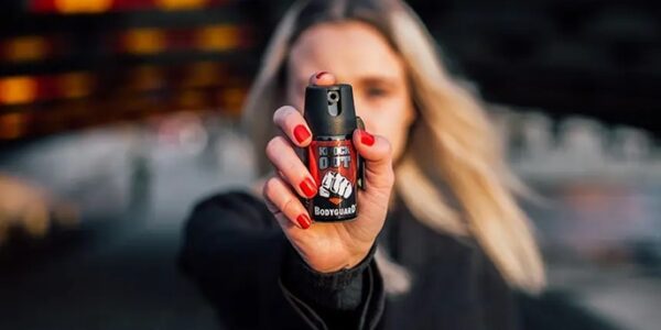 Spray de pimenta: chega ao Senado projeto que libera venda para mulheres