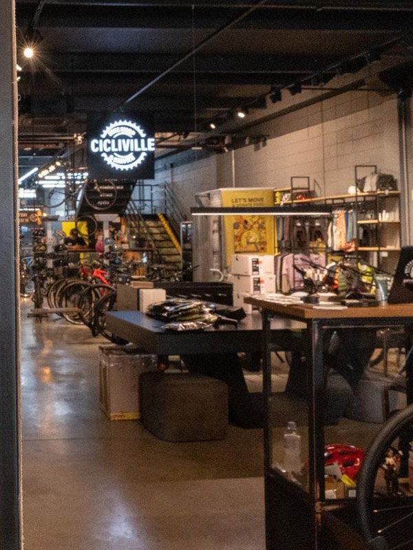 Cicliville e Madonna Café: ponto de encontro do ciclismo em Alphaville com bikes, oficina e cafés especiais