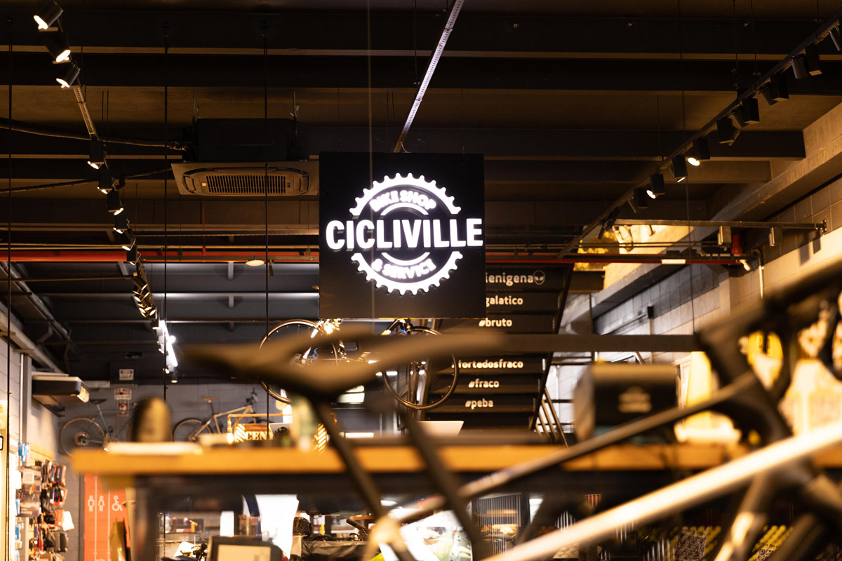 Cicliville e Madonna Café: ponto de encontro do ciclismo em Alphaville com bikes, oficina e cafés especiais