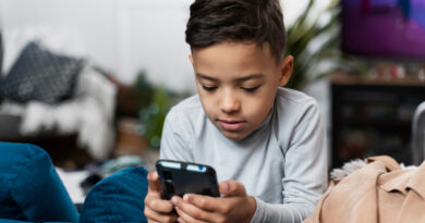 Movimento Desconecta propõe acordo coletivo para adiar smartphones e redes sociais entre crianças e adolescentes
