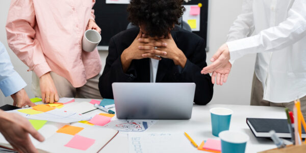 NR-1 e saúde mental no trabalho: o que muda para as empresas