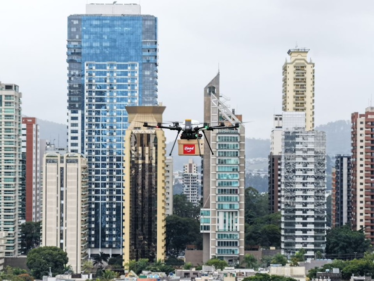 iFood inicia delivery por drones em Alphaville