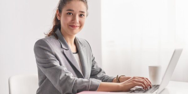 Santander lança programa de trainee com salário de R$ 9.200