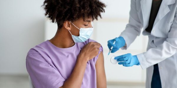 HPV: jovens de 15 a 19 anos têm até 30/6 para se vacinarem pelo SUS
