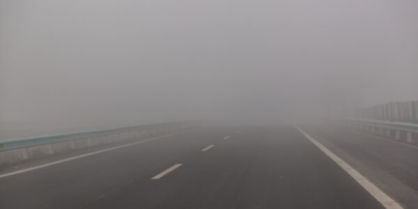 6 dicas para viajar com segurança em períodos de neblina